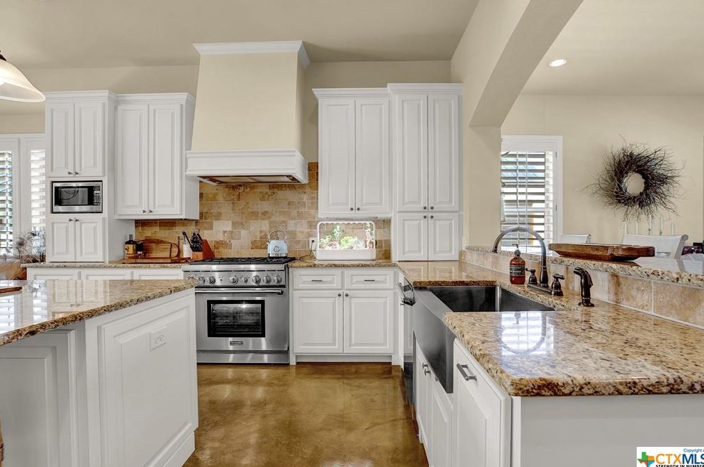 635 Stadtbach St, New Braunfels TX 78130-5461 exterior