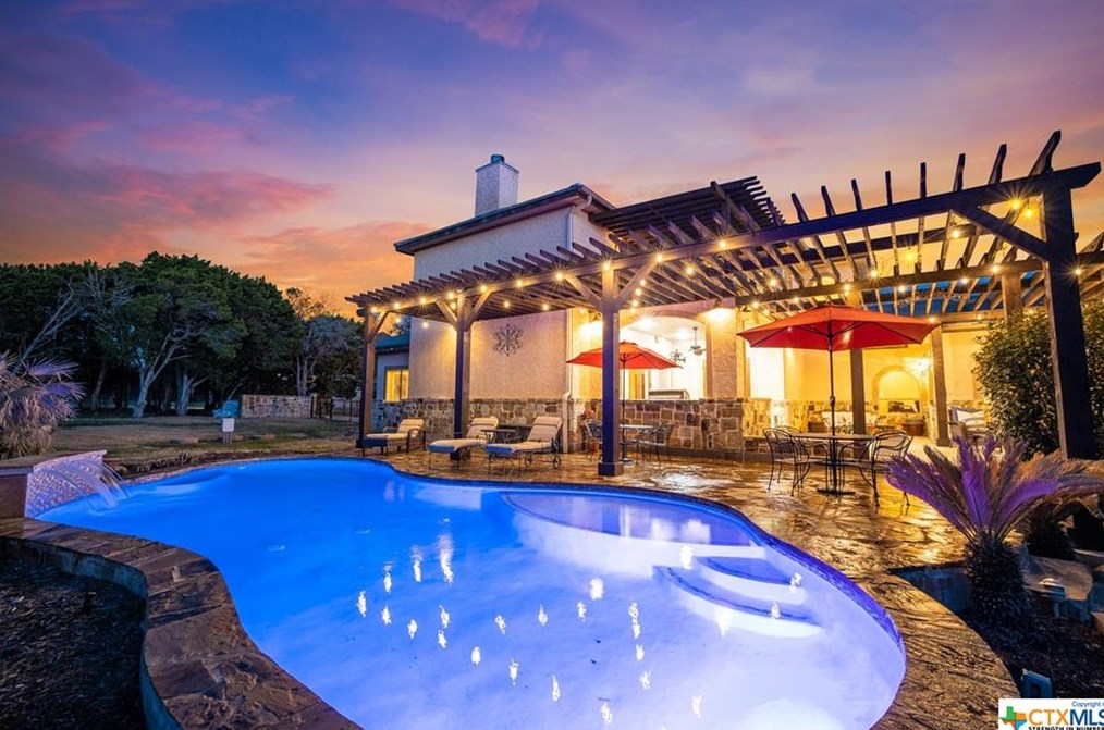 2625 Camel Trl, New Braunfels, TX 78132-4157