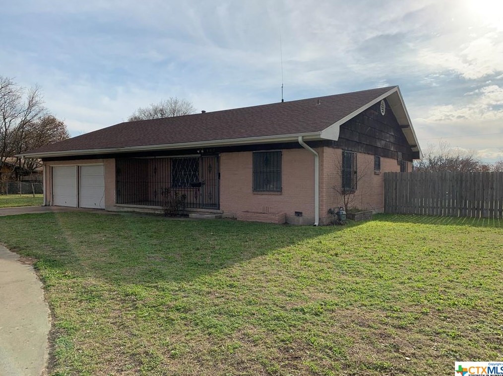 907 Trimmier Rd, Killeen, TX 76541-7836