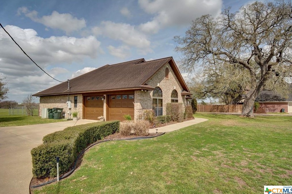 711 Louisiana Ave, Dreyer, TX 77984-3010