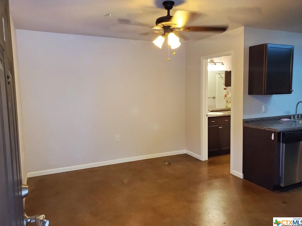 1037 W Court St #d, Seguin, TX 78155