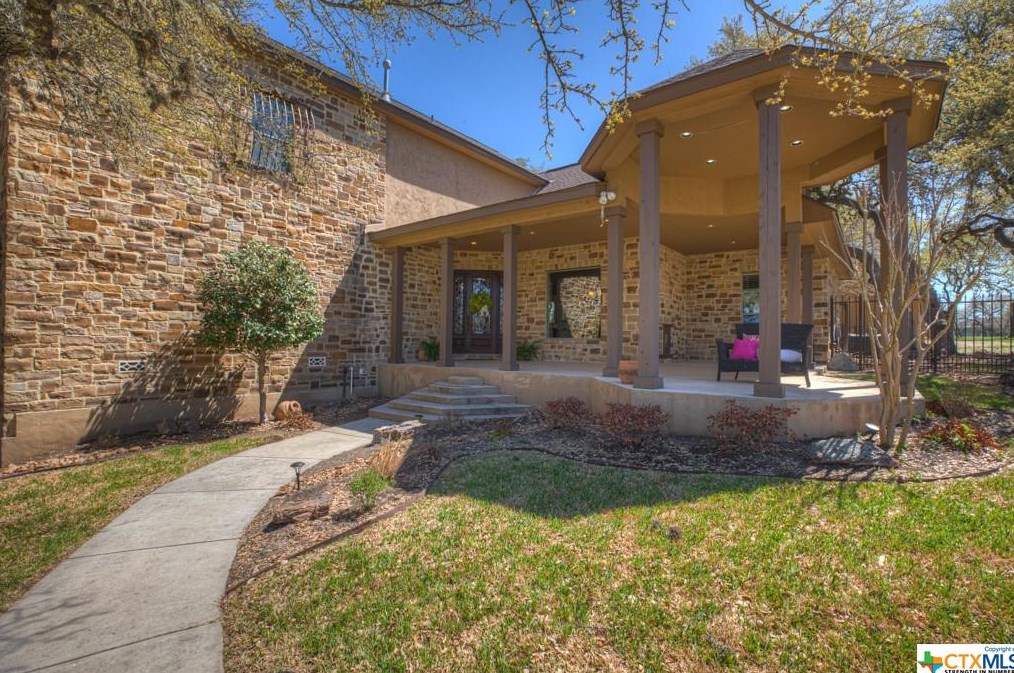 1952 Hunters Cv, New Braunfels, TX 78132-3386