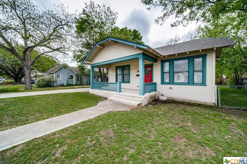 1007 Palm St, Seguin, TX 78155