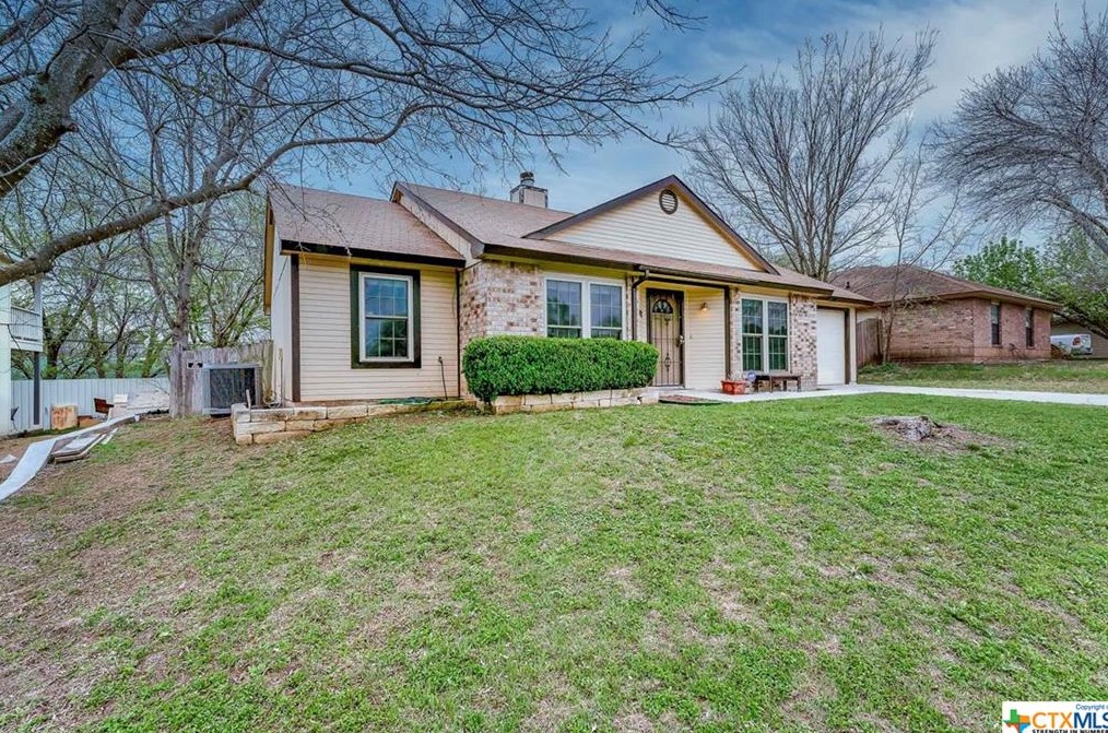 2402 Grasslands Dr, Killeen, TX 76549-8214
