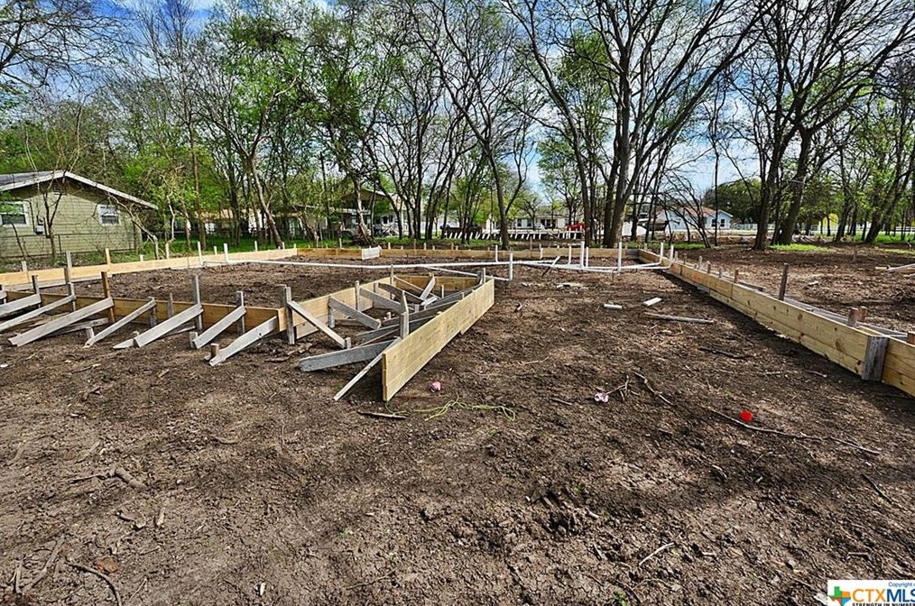 1088 Cherry St, New Braunfels, TX 78132-2101