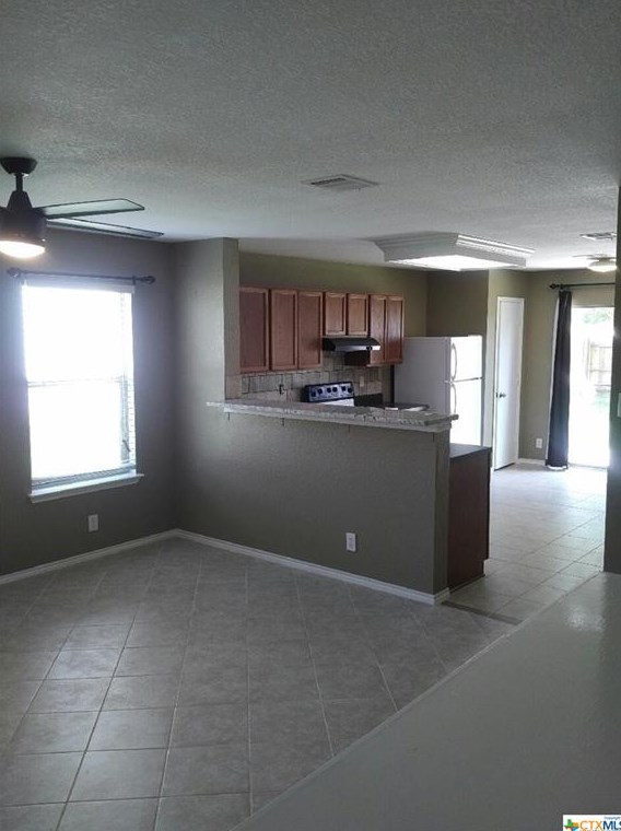 212 Valero Dr, San Marcos, TX 78666-6870