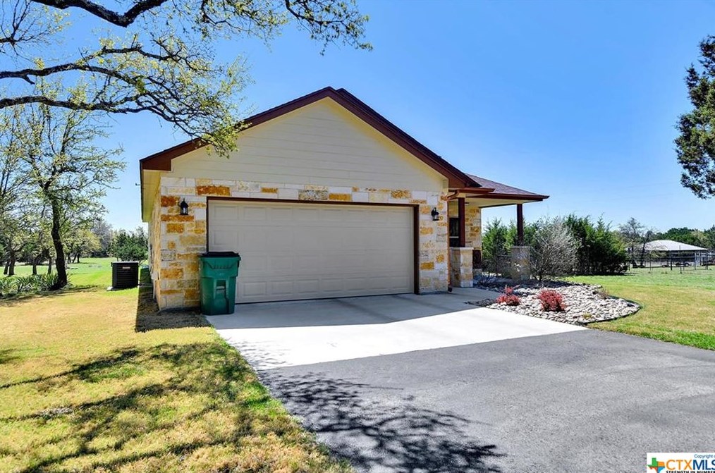 3237 County Road 1020, Lampasas, TX 76550-3480
