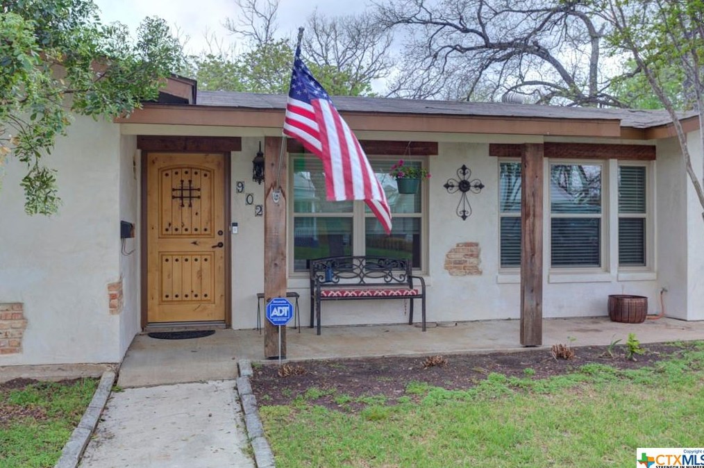 902 Mill St, New Braunfels, TX 78130-5543