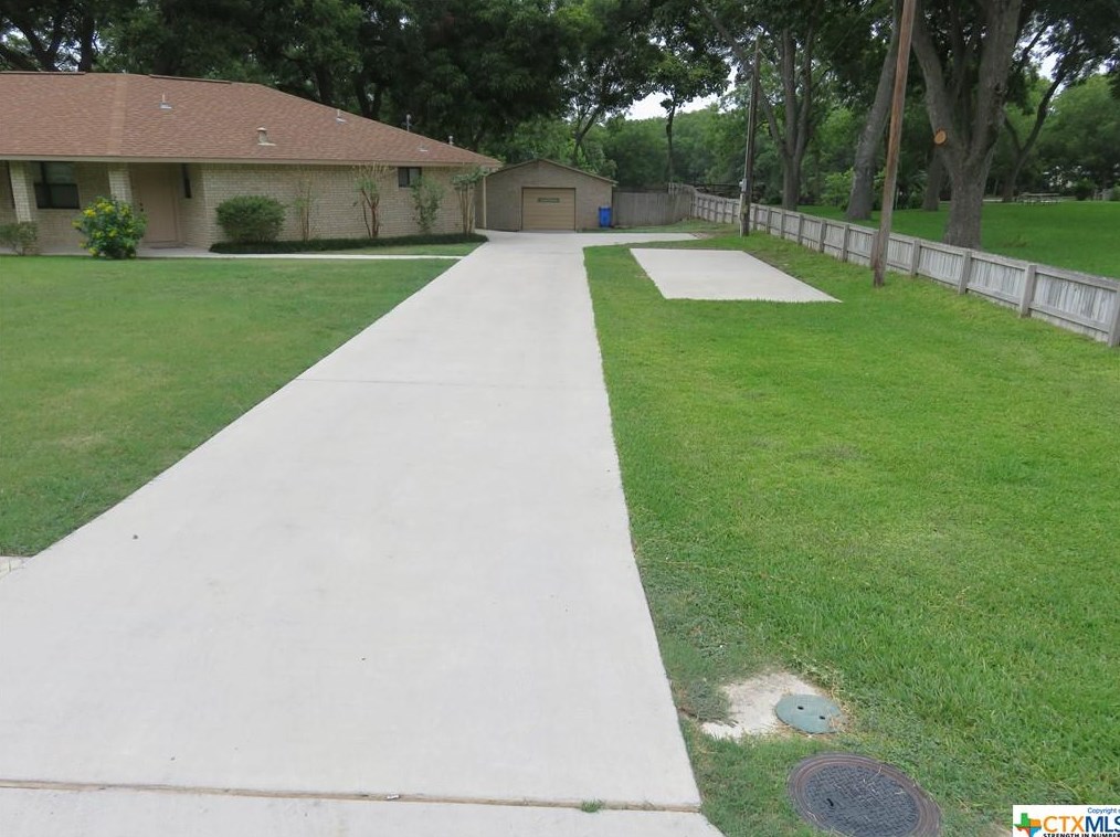 900 Boenig St, Seguin, TX 78155