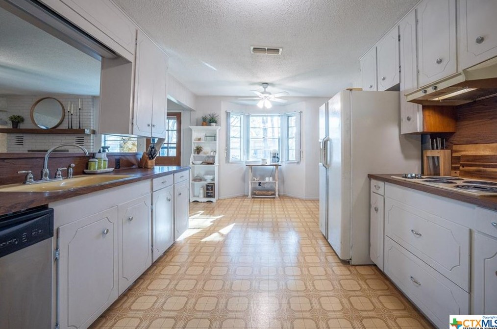 561 Beverly Ln, New Braunfels TX 78130-6147 exterior