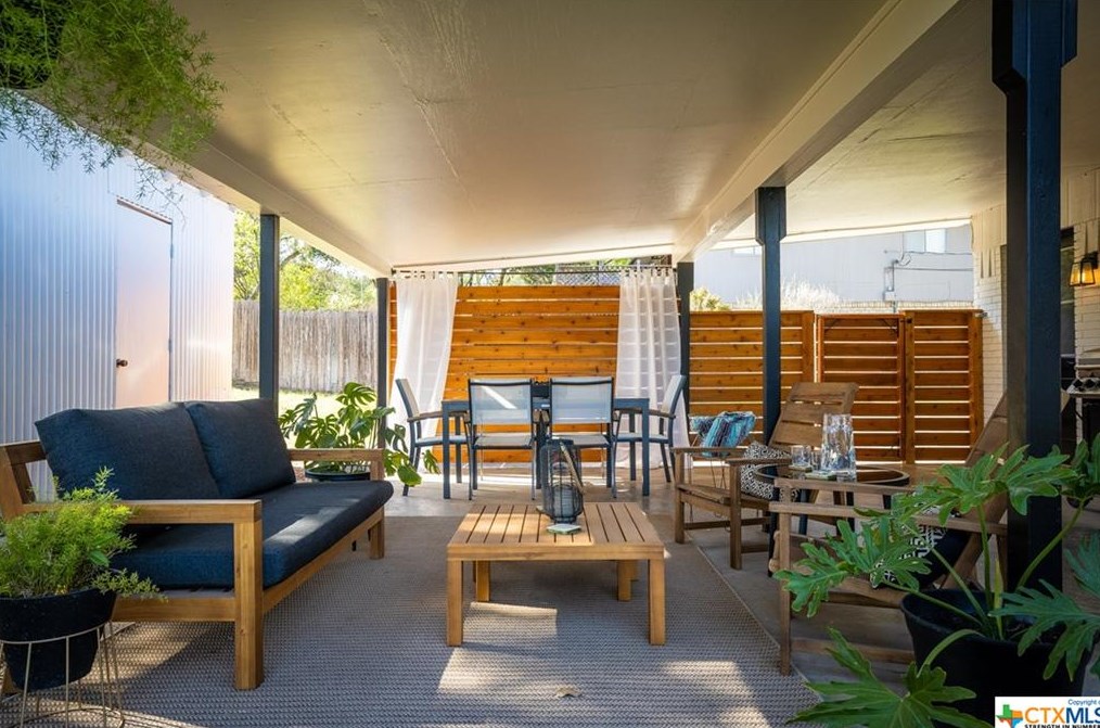 561 Beverly Ln, New Braunfels TX 78130-6147 exterior