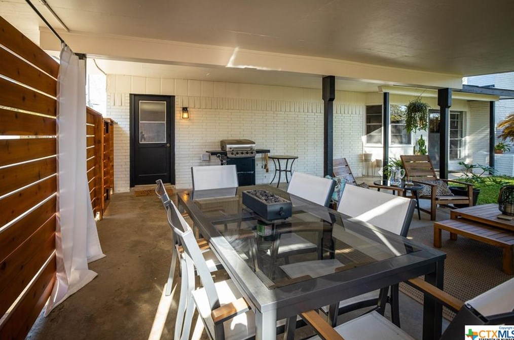 561 Beverly Ln, New Braunfels TX 78130-6147 exterior