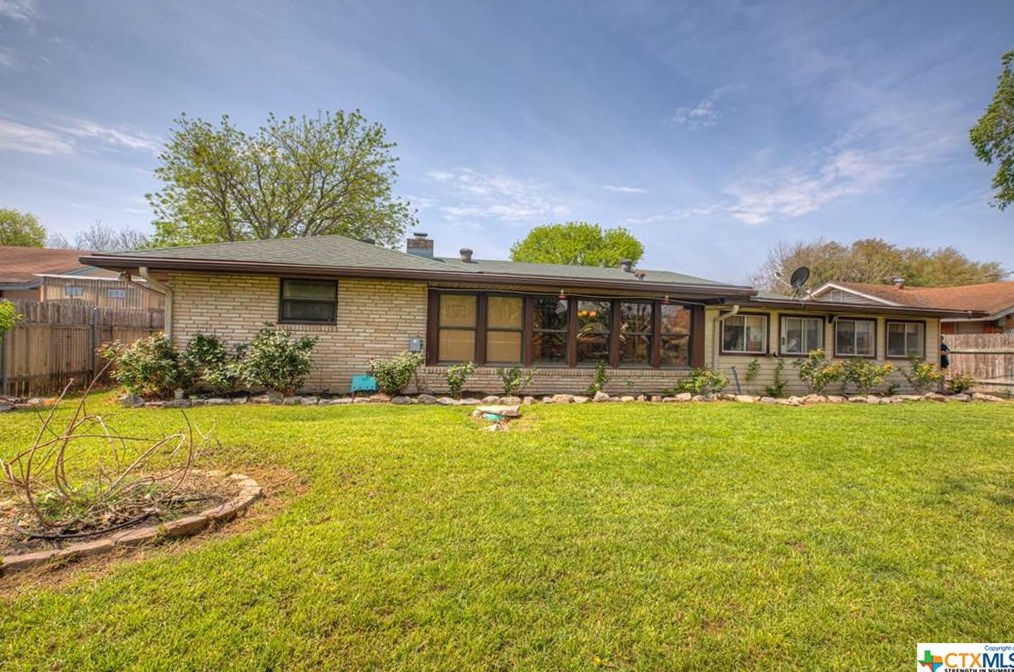 762 Carl Dr, New Braunfels TX 78130-2917 exterior
