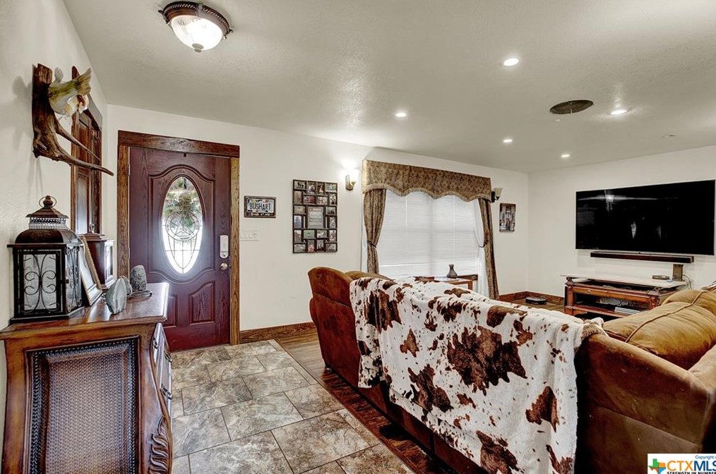 762 Carl Dr, New Braunfels TX 78130-2917 exterior