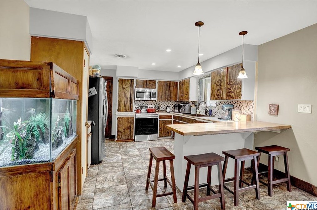 762 Carl Dr, New Braunfels TX 78130-2917 exterior