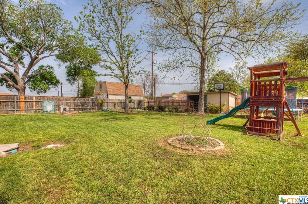 762 Carl Dr, New Braunfels TX 78130-2917 exterior