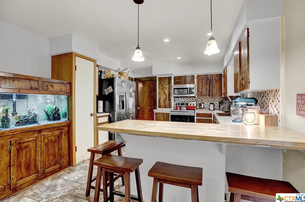 762 Carl Dr, New Braunfels TX 78130-2917 exterior