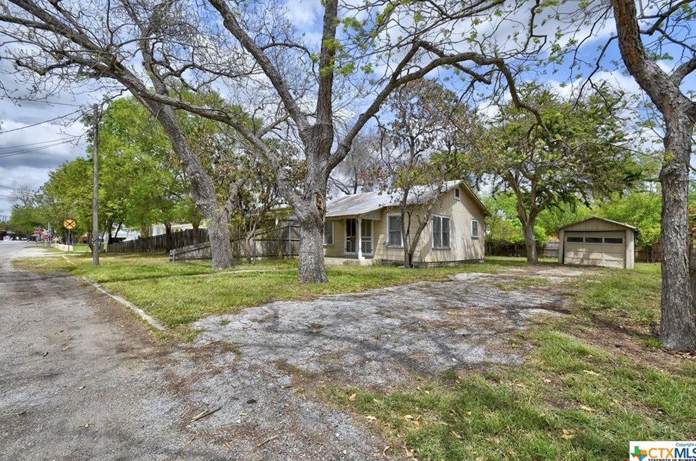 444 Market St, New Braunfels, TX 78130-5024