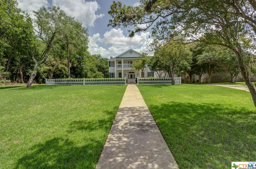 1141 White Water Rd, New Braunfels, TX 78132-3281