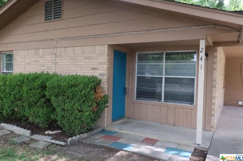 241 Bobolink Dr, New Braunfels TX  78130-3869 exterior