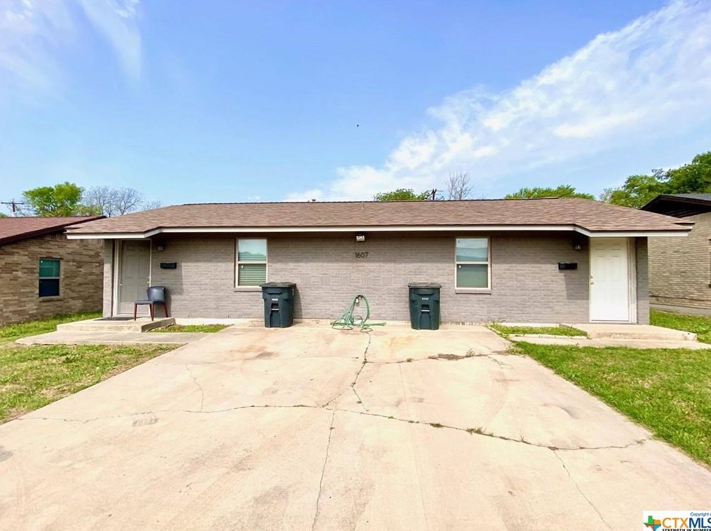 1605 W S Young Dr, Killeen, TX 76543-3195