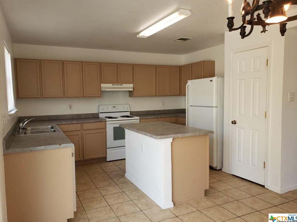 108 Capistrano Dr, San Marcos TX  78666-6868 exterior