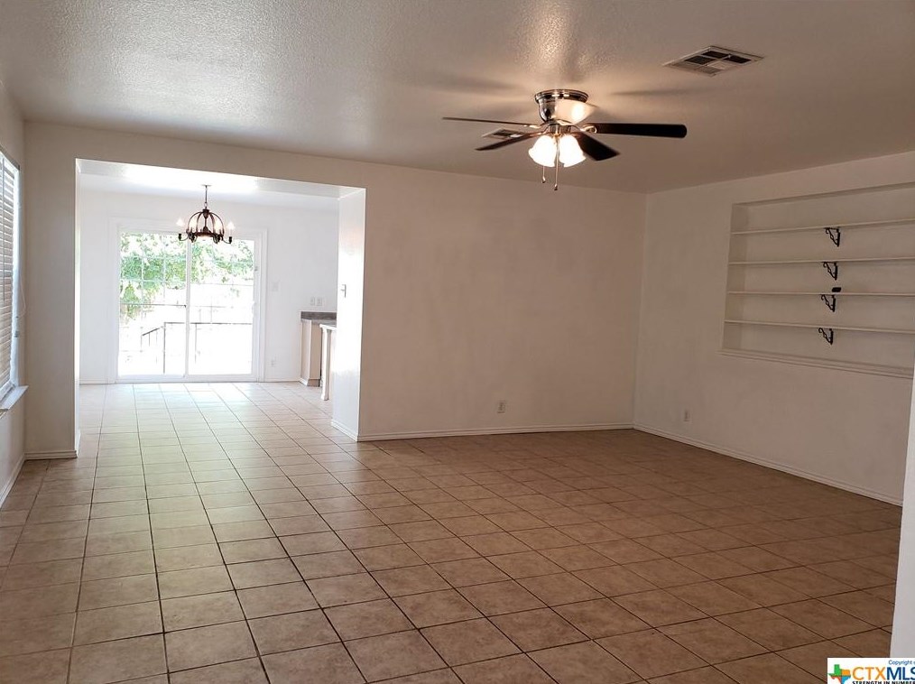 108 Capistrano Dr, San Marcos, TX 78666