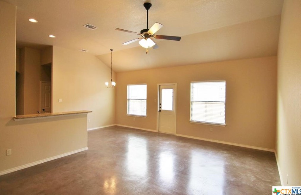 730 Saengerhalle Rd, New Braunfels, TX 78130
