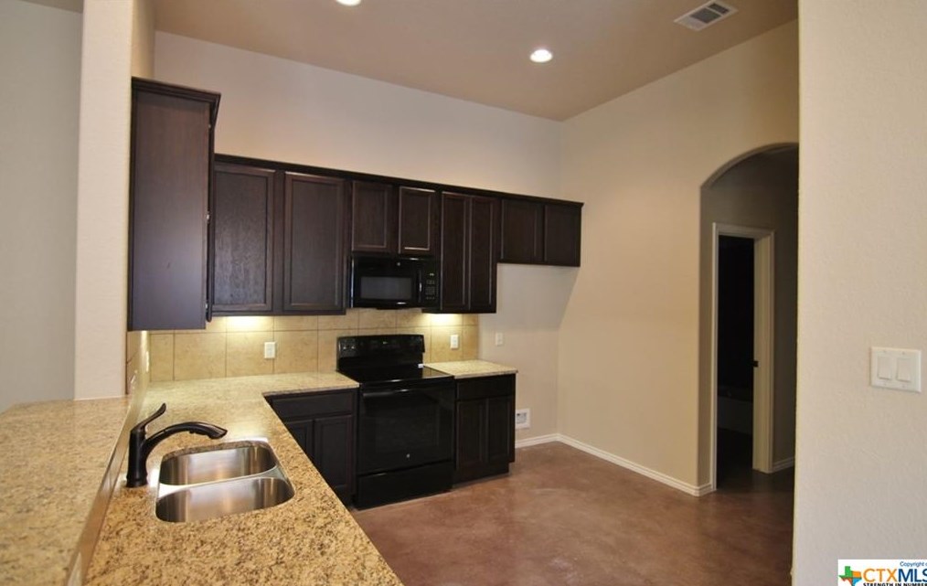 730 Saengerhalle Rd, New Braunfels TX  78130-2702 exterior