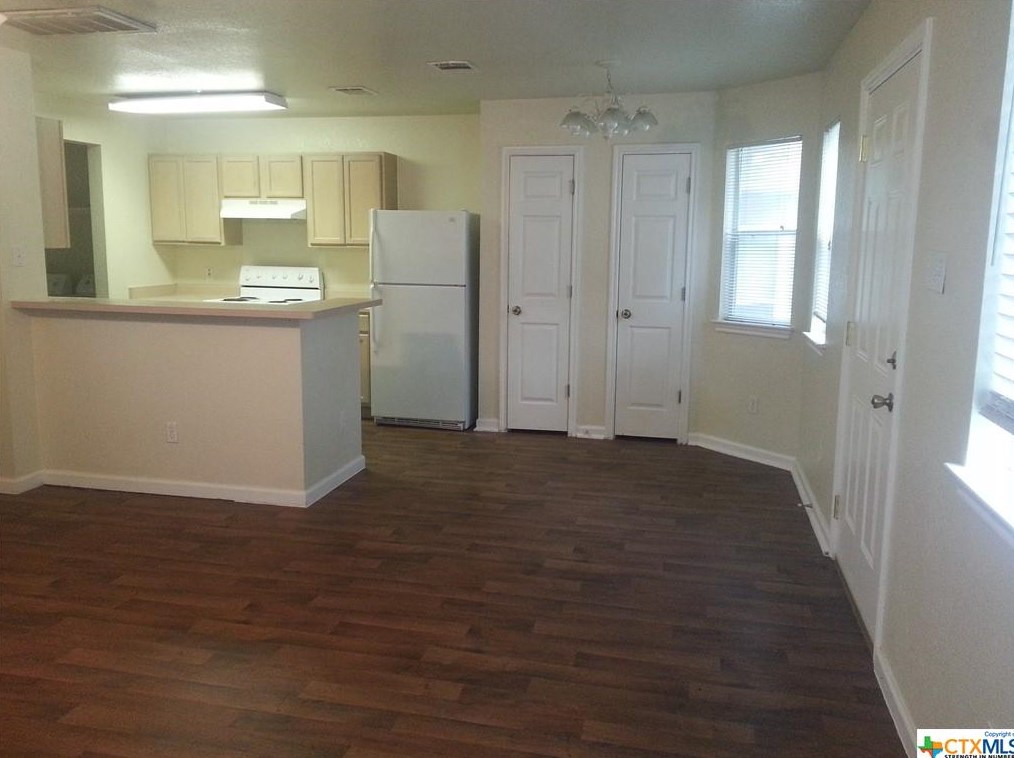 899 Sagewood Trl, San Marcos, TX 78666-2267