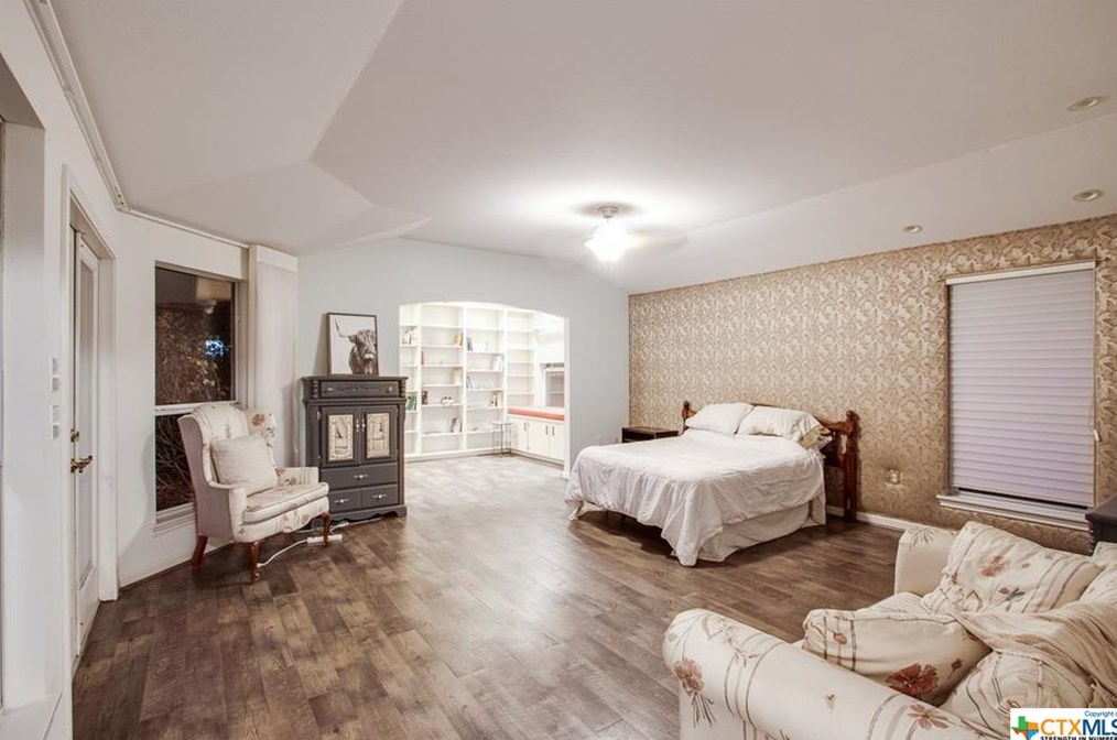 842 Timber Dr, New Braunfels TX 78130-6629 exterior