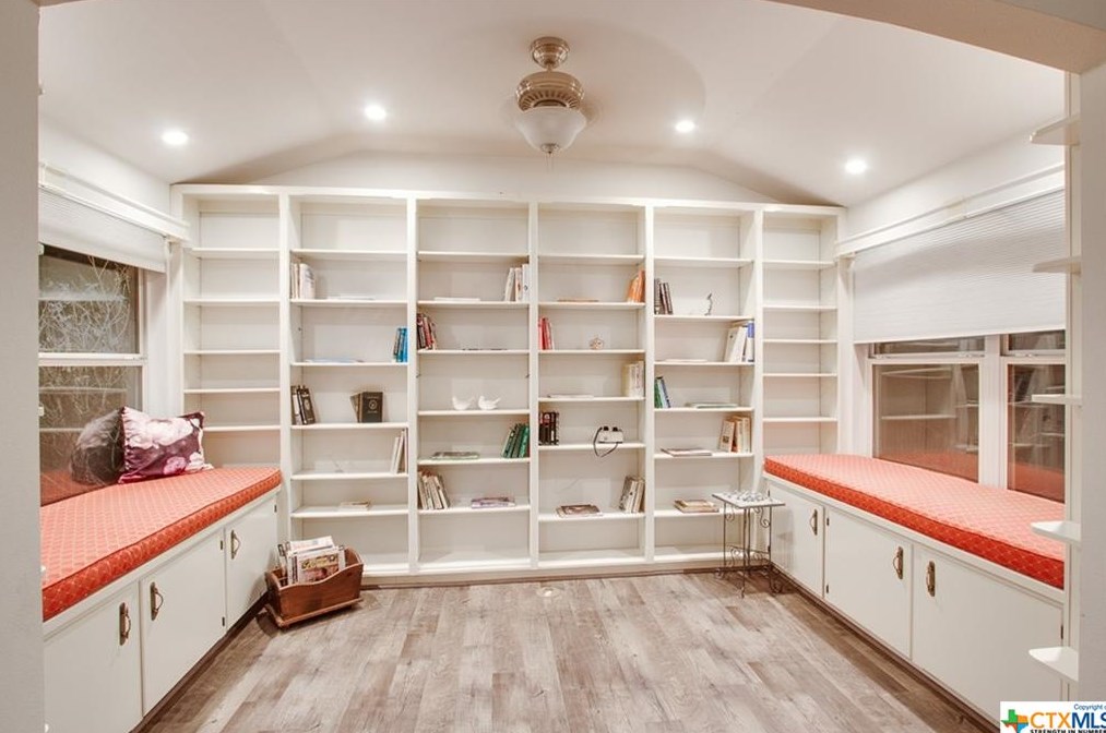 842 Timber Dr, New Braunfels TX 78130-6629 exterior