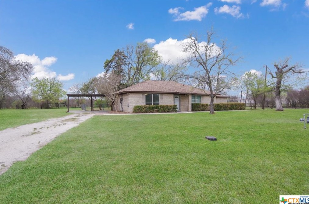 210 Beyer St, Marion, TX 78124-4014