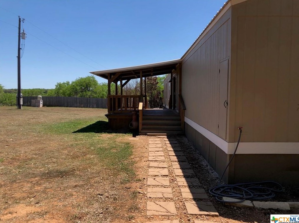 607 Nockenut Rd, Seguin, TX 78155