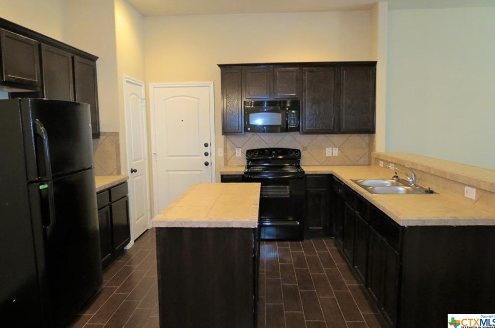 298 Rosalie Dr, New Braunfels TX  78130-3489 exterior