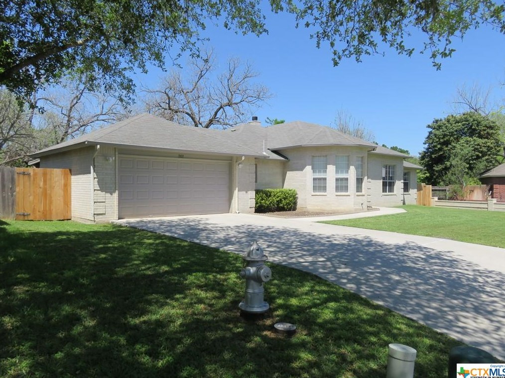 202 Parkridge Cir, Seguin, TX 78155