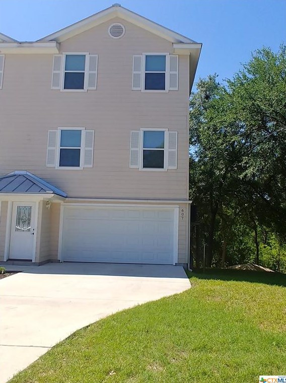 607 Creek Dr, New Braunfels, TX 78130