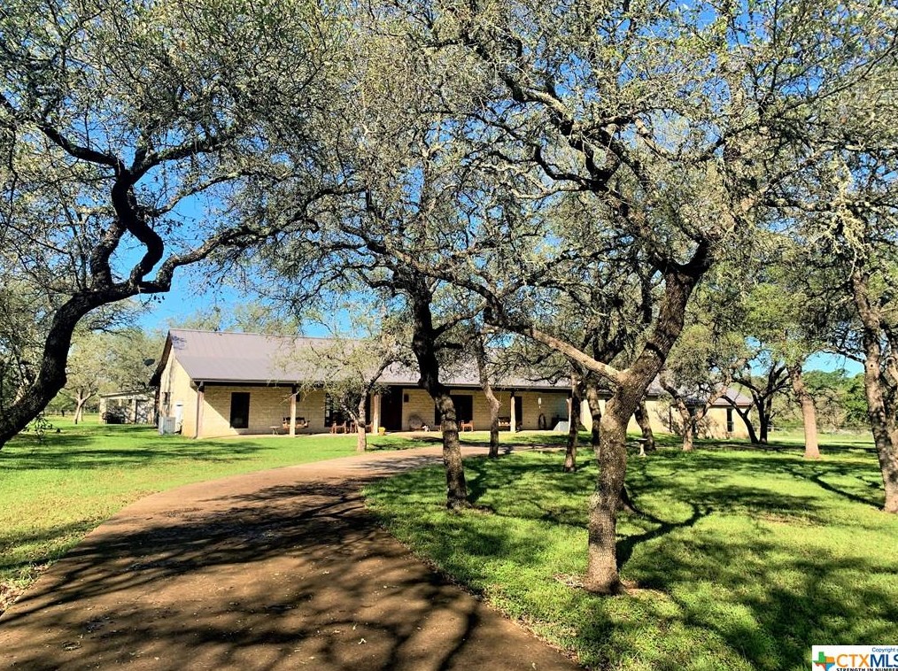 815 Herbelin Rd, New Braunfels, TX 78132-1801