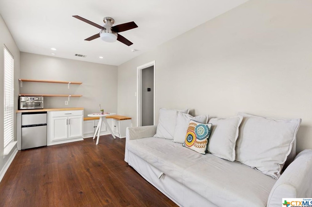 2219 Cotton Blvd, New Braunfels TX 78130-2456 exterior