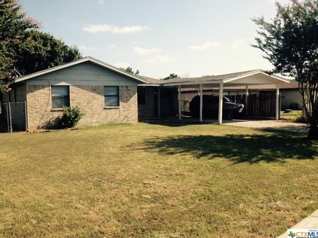 300 Meadow Dr, Marion, TX 78124