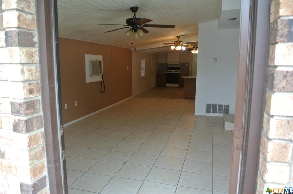 345 E Torrey St, New Braunfels, TX 78130