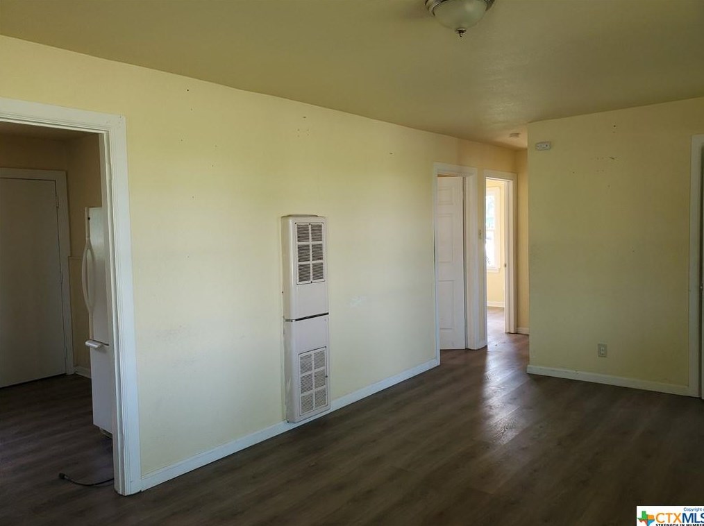 2003 N Guadalupe St, Seguin, TX 78155