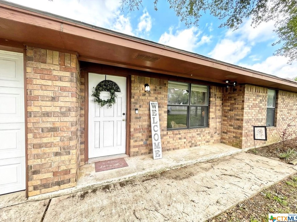 605 13th St, Maysfield, TX 76520-1920