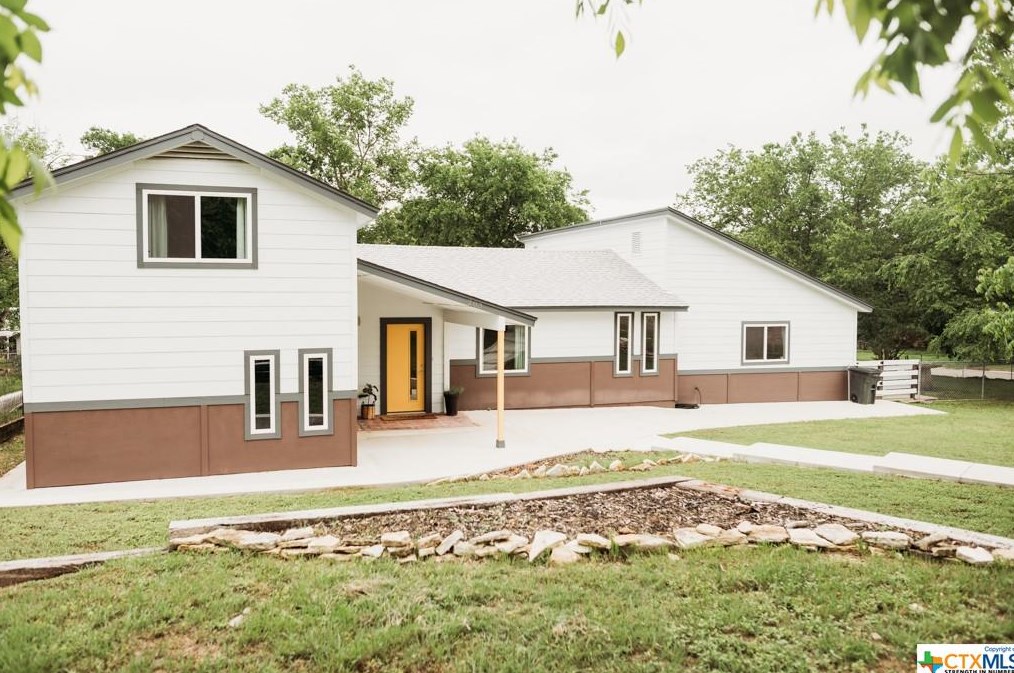 203 Spring St, Lampasas, TX 76550-1740