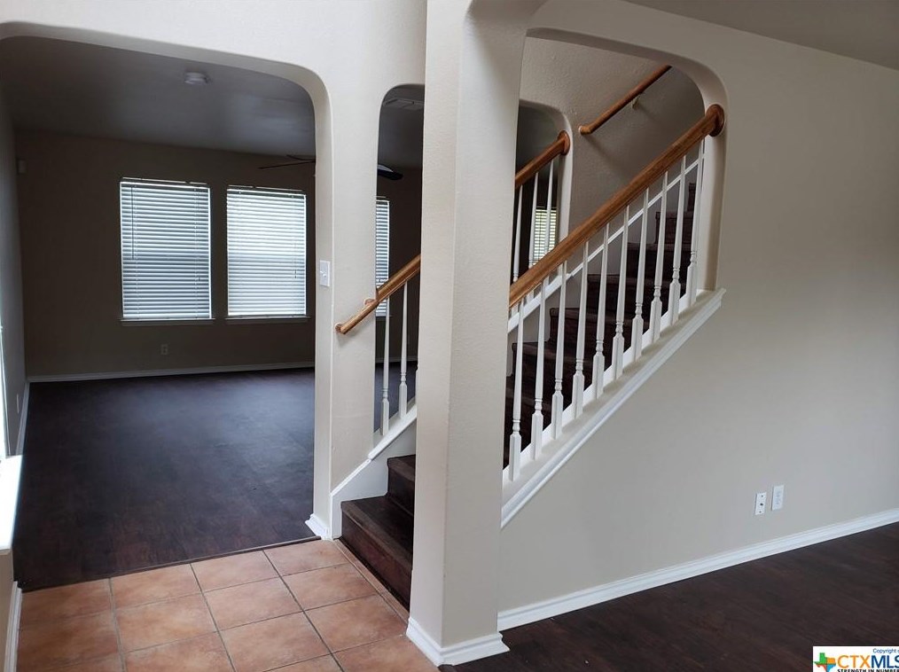 218 Val Verde Dr, New Braunfels, TX 78130-3044