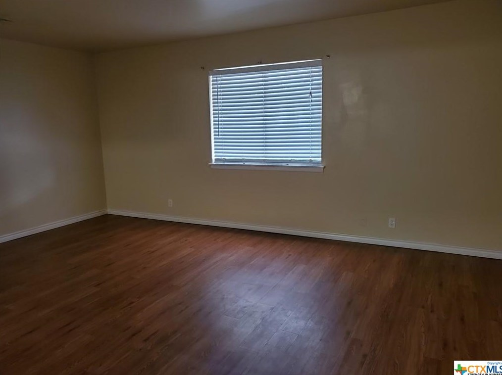 1120 N King St Apt 206, Seguin, TX 78155