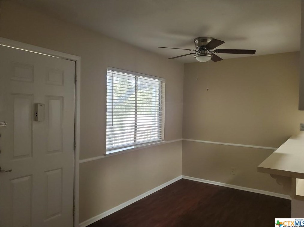 1120 N King St #202, Seguin, TX 78155