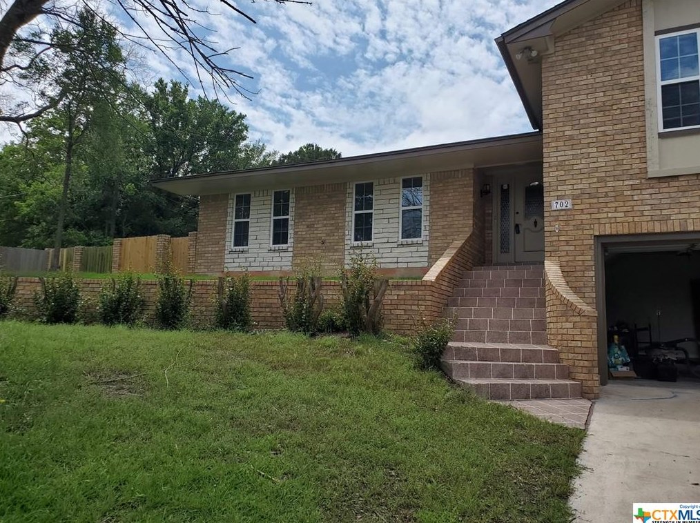 702 Davis Cir, Killeen, TX 76548-2162