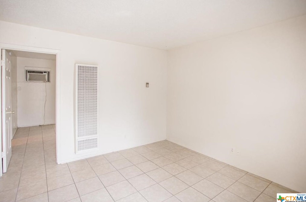 1239 N Lbj Dr #d, San Marcos, TX 78666