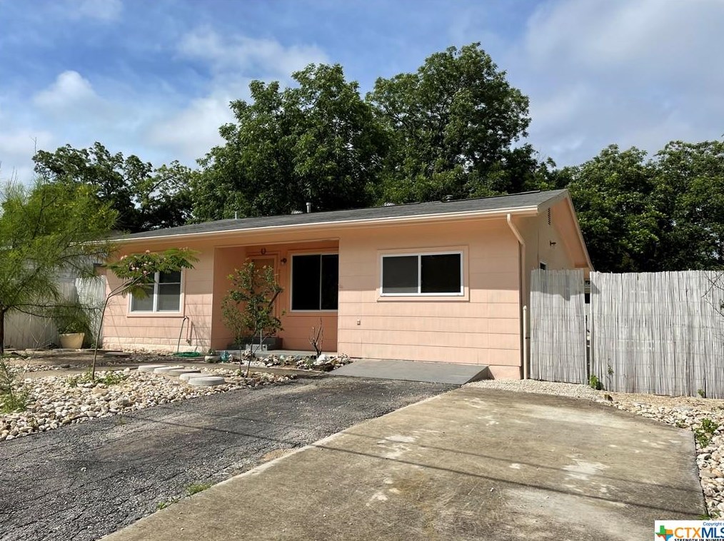 737 N Central Ave, New Braunfels, TX 78130